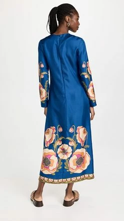 Flash Sale ✔️ La Double J Long Sleeve Swing 👗 Dress Poppies Blue Placée 🔔 -BAUM UND PFERDGARTEN SHOP ladou305371e583 1660752229099 2 0. UX540 . QL90